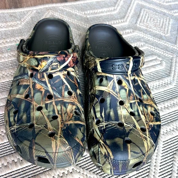 CROCS | Shoes | Adults Crocs Classic Realtree Camo Clogs  display picture 2